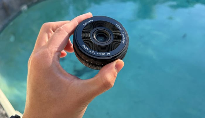 Viltrox 26mm f/2.8, Viltrox pancake lens, Sony FE lens, ultra kompakt lens, sokak fotoğrafçılığı lensi, aynasız kamera ekipmanları, Sony Alpha Rumors, lens sızıntıları, seyahat fotoğrafçılığı