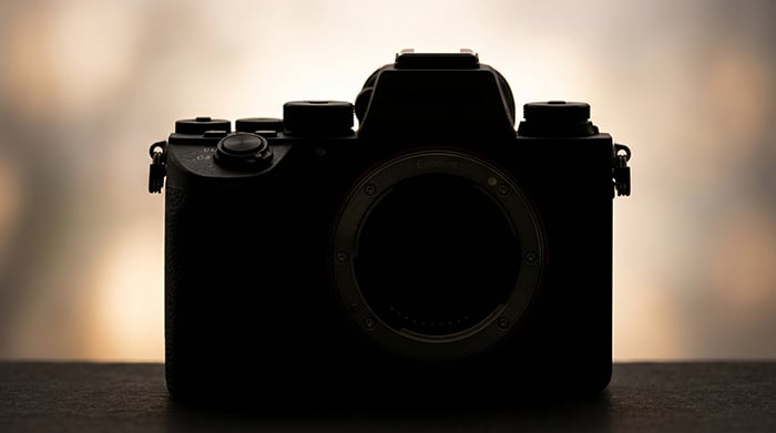 Sony, Önümüzdeki 2-3 Ay İçinde Ezber Bozan 2 Yeni Kamera ve Gizemli Lensler Duyurmaya Hazırlanıyor!